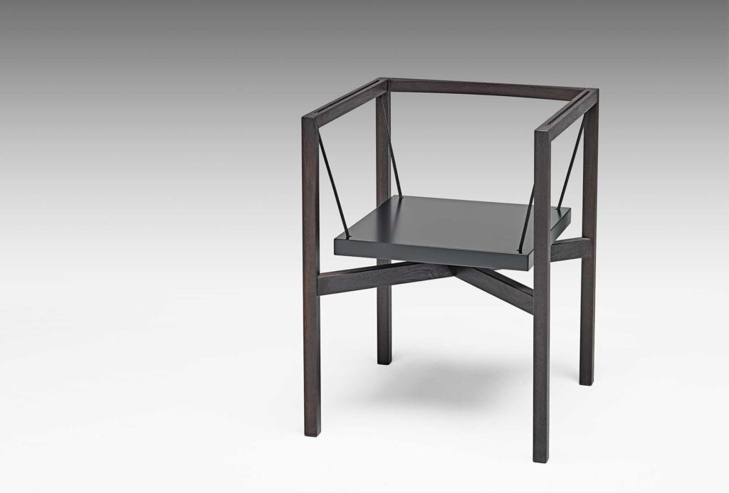 Freischwinger <em>Sensilla</em>, 1988. Wenge mit nautischen Textilseilen, 1.450 Euro. Erhältlich als Neuauflage auch in Eisen oder Edelstahl mit Granitplatte und Stahlseilen. Photo Eric Jobs