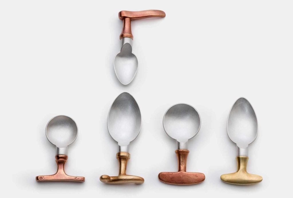 <em>Bowl n handle</em>, 2015. Silver 925, used handles, forged, mounted, L 7-8 cm. Photo Eva Jünger