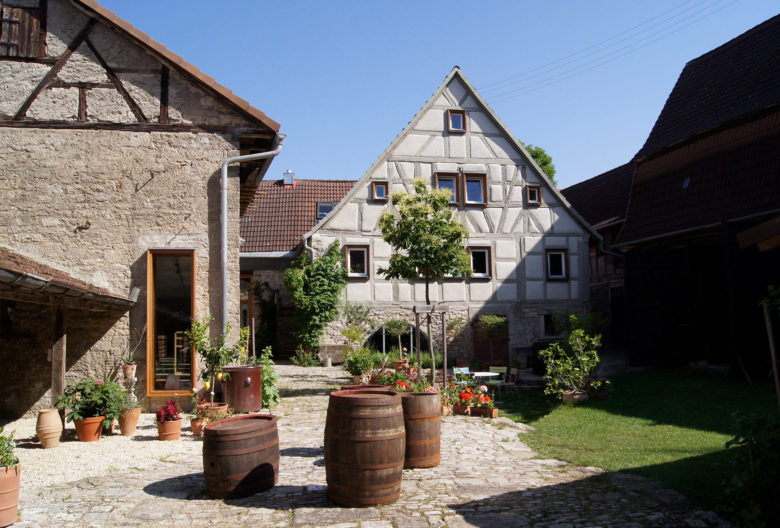 Eva Maisch, Im Hofstall