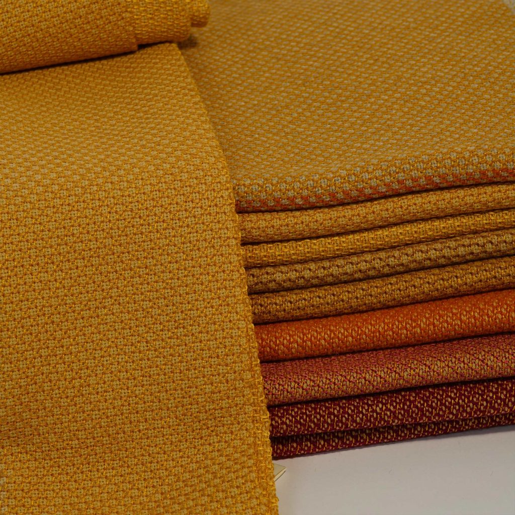 Scarf <em>Kollektion gelb</em> [collection yellow]. Cashmere, wool, silk.