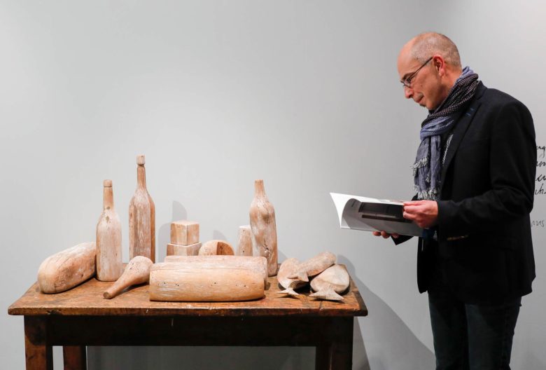 Andre Kirbach, Istallation <em>Brot, Fisch und Wein</em> von Heiner Koch, Halle 11.2.