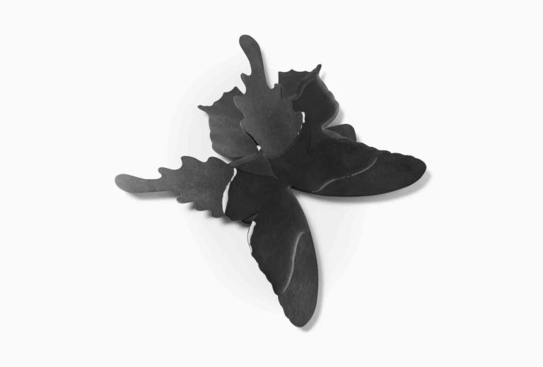 Mirei Takeuchi, Brosche, 2010. Eisen, Kunstharz, 12 × 10 × 5 cm.