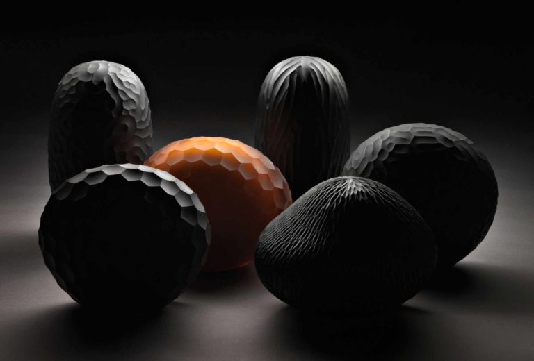 Eva Moosbrugger, <em>Memory Objects</em>, seit 2014. Gefärbtes Glas, 20,6–35,5 x 17,9–29,9 x 17,9–29,8 cm.