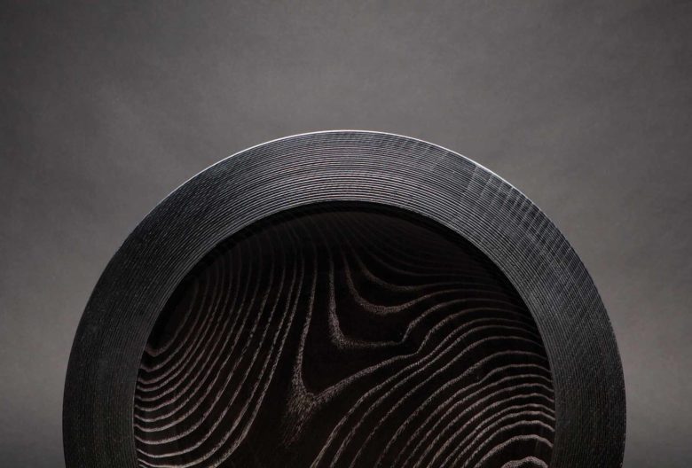 Elke Hirsch, Schale <em>Unique</em>. Esche gedrechselt, Schwarz gebeizt, geölt, lackiert, h 8 x Ø 60 cm / Bowl, ash, turned, black stained, oiled, lacquered.  www.hirsch-woodenart.com