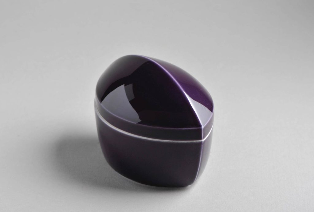 Box <em>Nr. 2</em>. Deep-violet-blue.