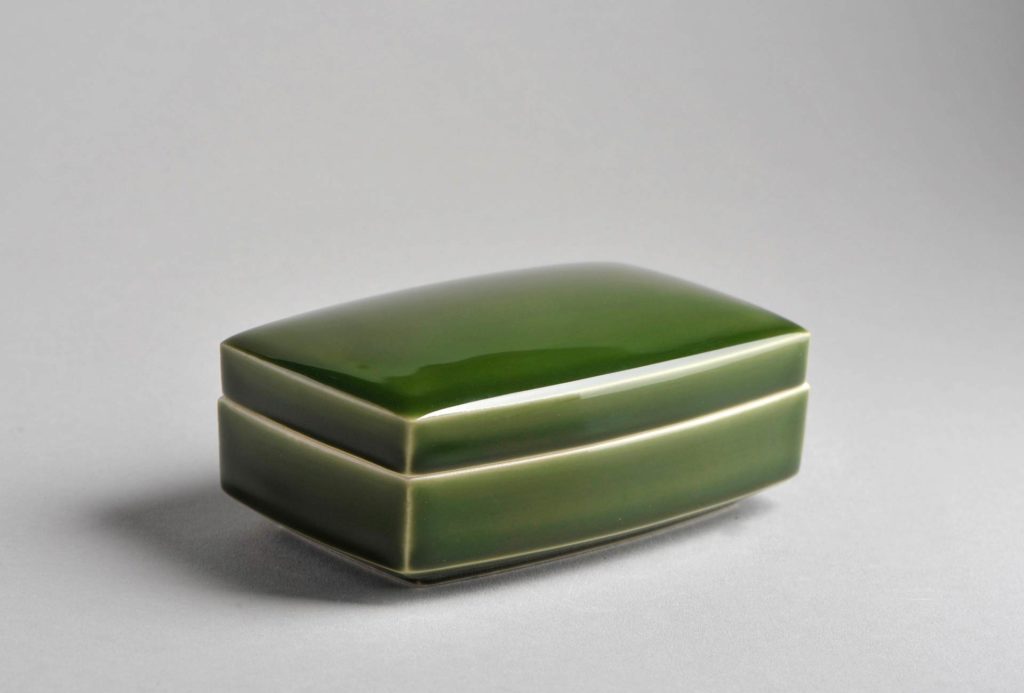 Box <em>Nr. 21</em>. Tiber-green.