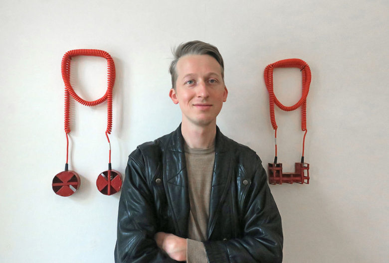 Der Gewinner des Eligius-Schmuckpreises 2019 Paul Iby. Er studierte im Bereich Schmuck an der Burg Giebichenstein in Halle. Foto Traklhaus Salzburg, Alfons Gann.