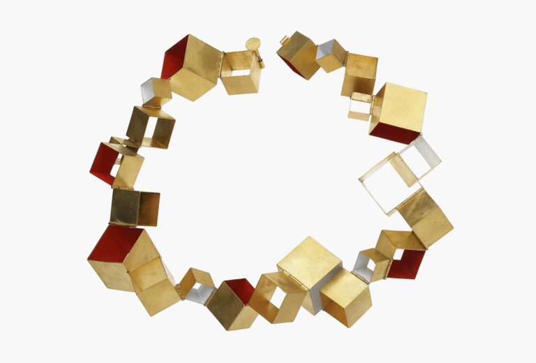 Giampaolo Babetto, necklace, 2017. 750 gold, pigments. Photo Giustino Chemello.