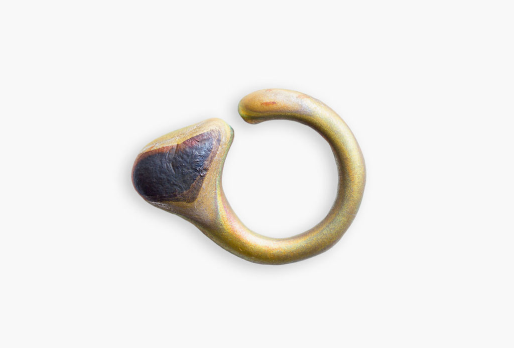 Ring <em>Alloy 925</em>. Silber 925, in Sand geschmolzen.