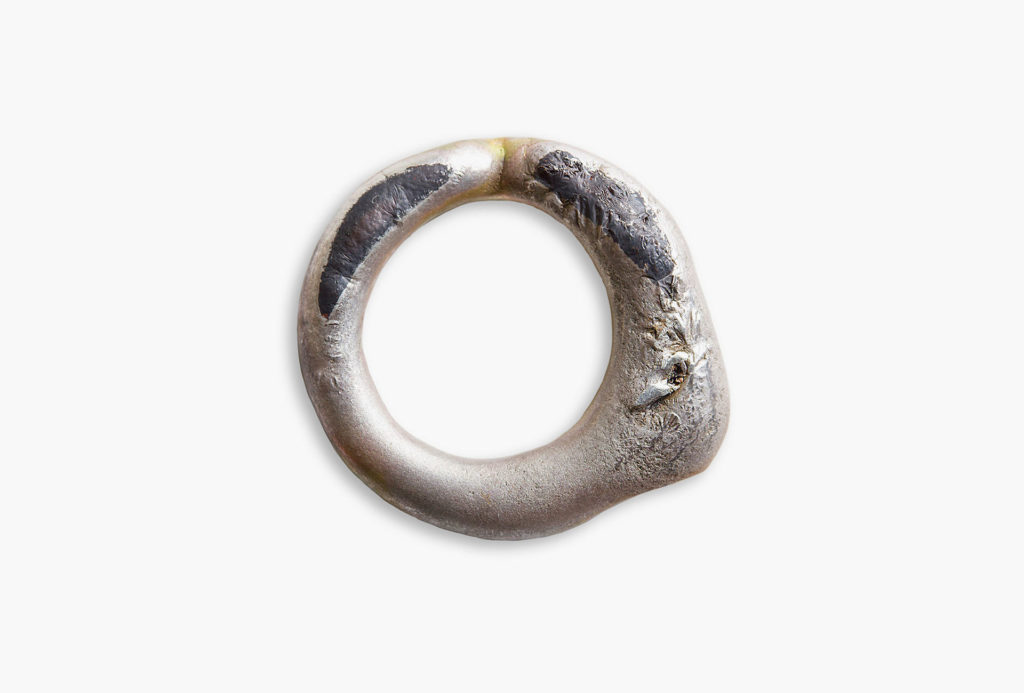 Ring <em>Alloy 925</em>. Silber 925 in Sand geschmolzen.