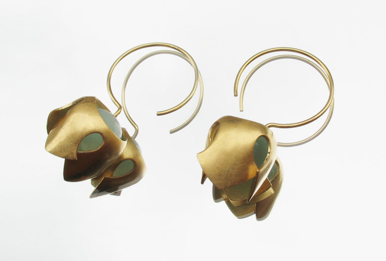 Ursula Bonderer, Ohrschmuck <em>PFA2</em>, Silber vergoldet.