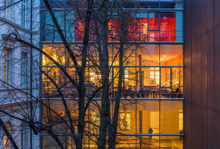 Tradition meets modernity: a view into the inner courtyard of the MK&G. Photo: Henning Rogge.