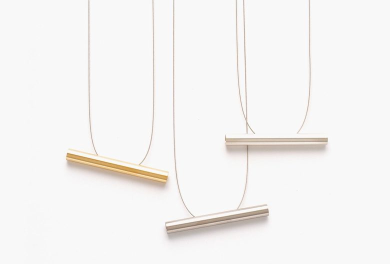 Pendant <em>weniger geht kaum 1</em>, [less is hardly possible 1], 1998. 1 x 750 gold, 1 x steel, 925 silver.