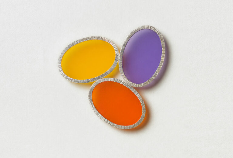 Paul Derrez, Amsterdam, <em>Radiant Brooch</em>, 2021, silver, plastic. Photo: Paul Derrez.