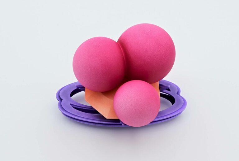 Norman Weber. <em>Jewel_24</em> brooch, 2022. Plastic, acrylic paint, stainless steel, 935 silver. Photo: Norman Weber.